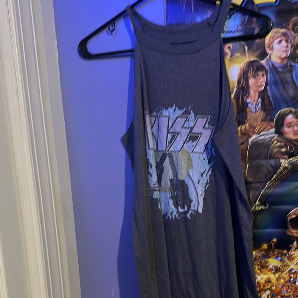 Kiss Gray Artistic Graphic Tank Top